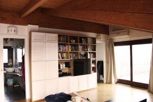 Zona living mansarda - Tetto in legno interior design Cesano Maderno